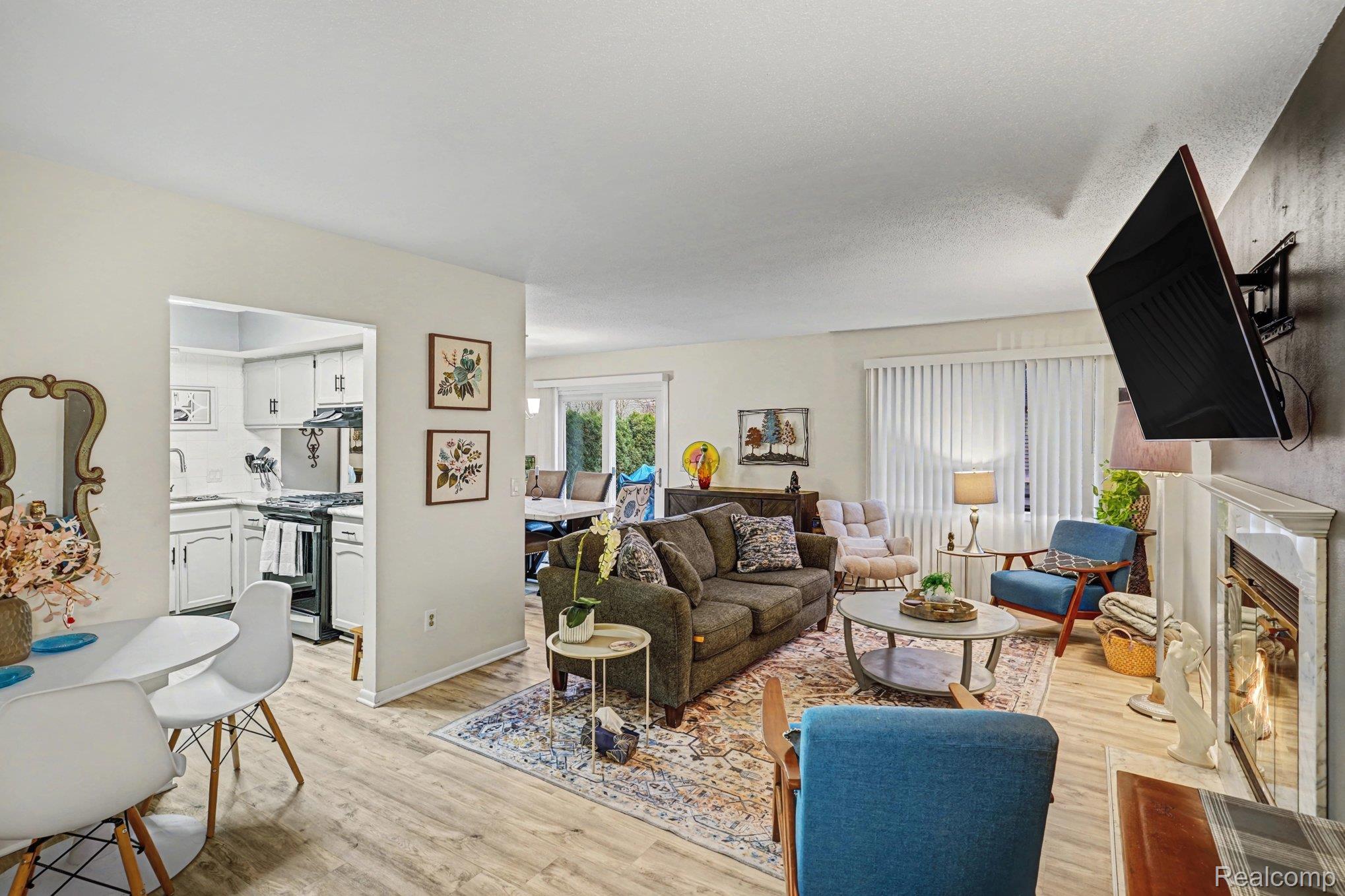 2521 White Oak Place