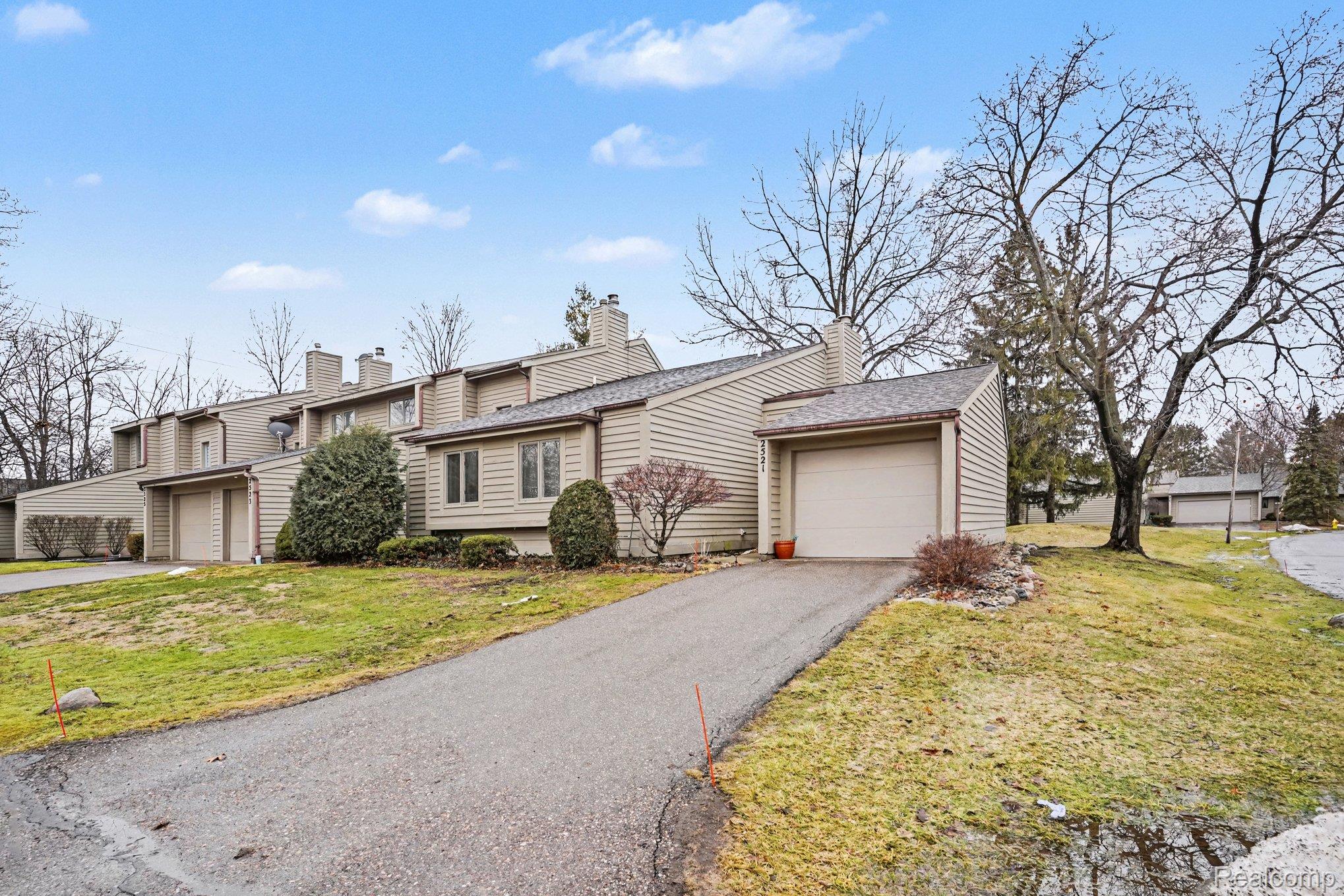 2521 White Oak Place