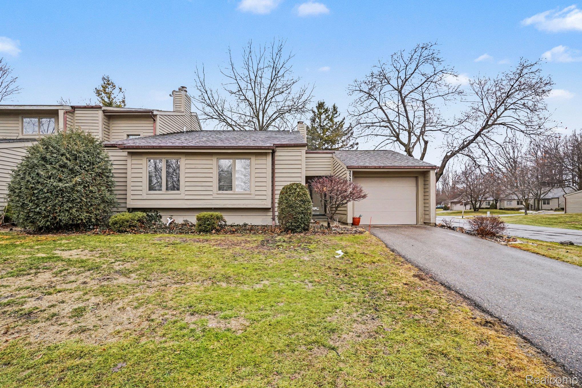 2521 White Oak Place