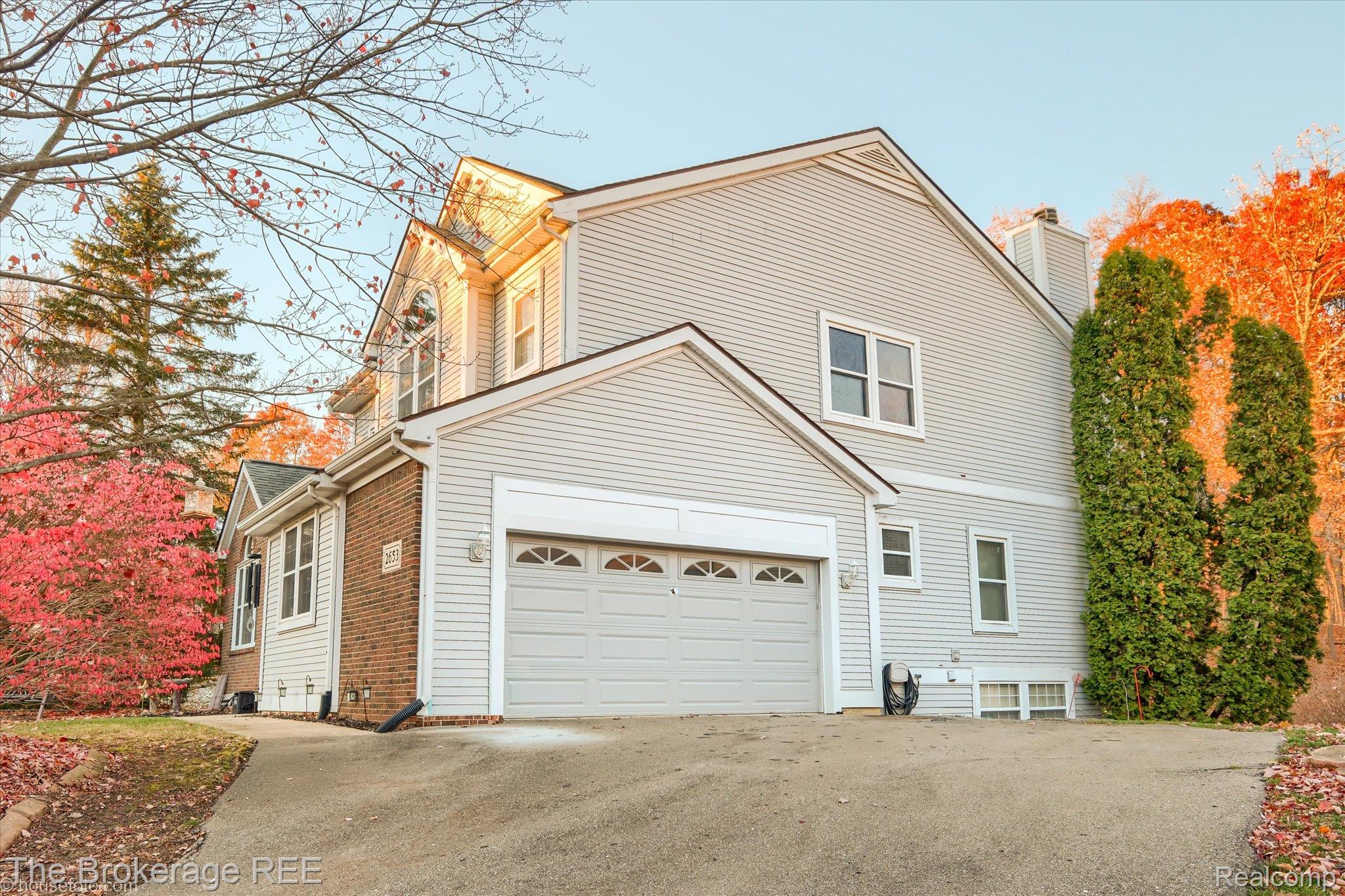 2653 Ravine Side Lane N