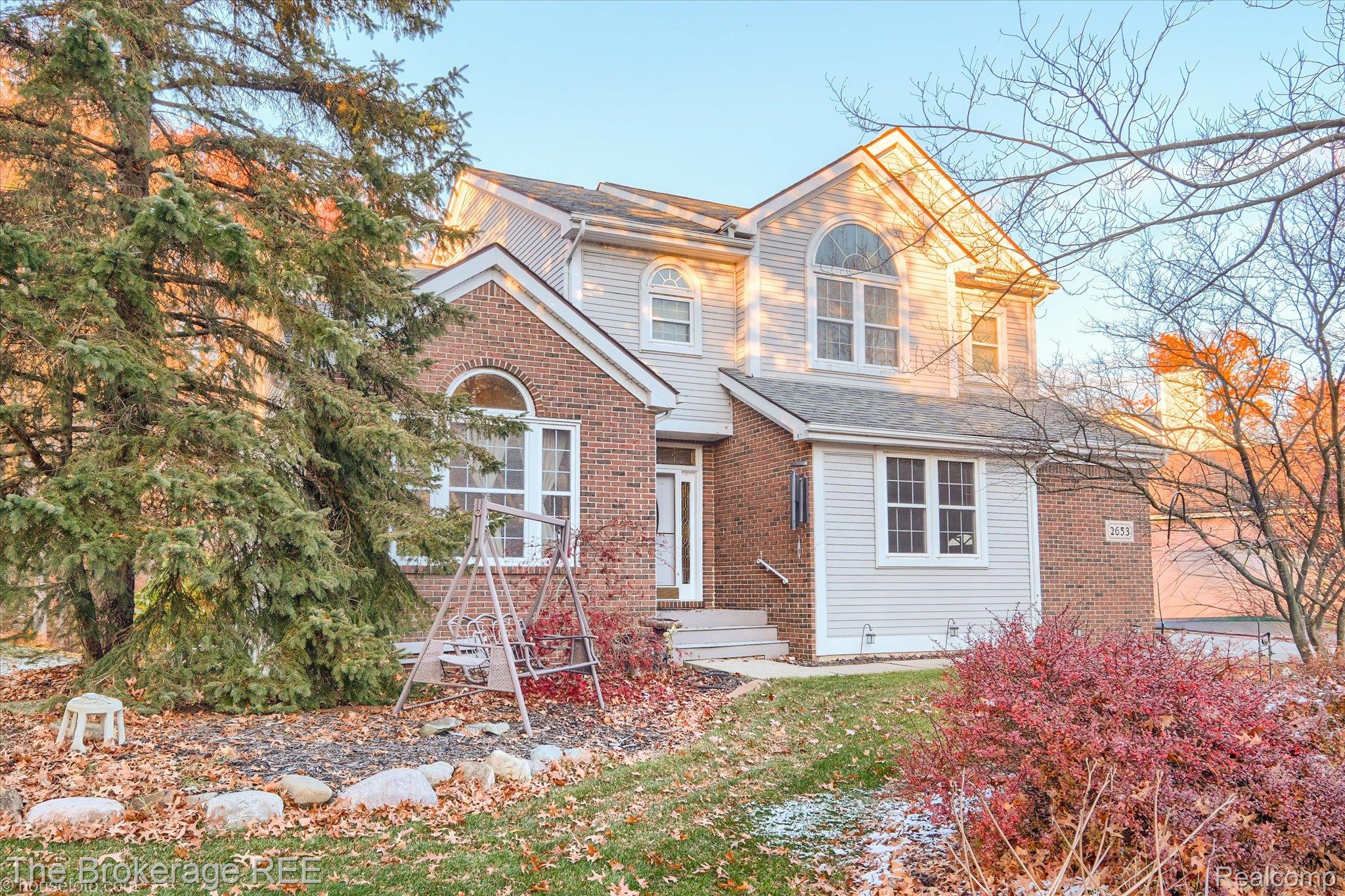 2653 Ravine Side Lane N