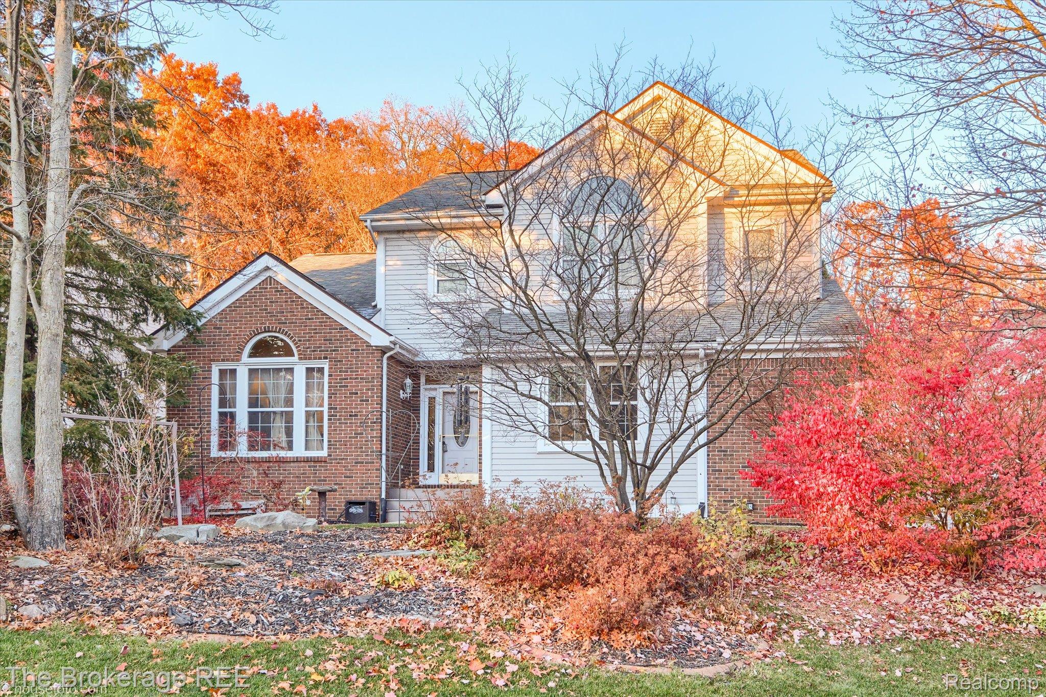 2653 Ravine Side Lane N