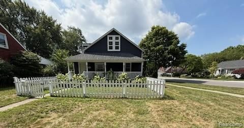 381 KERBY Road Grosse Pointe Farms City MI 48236