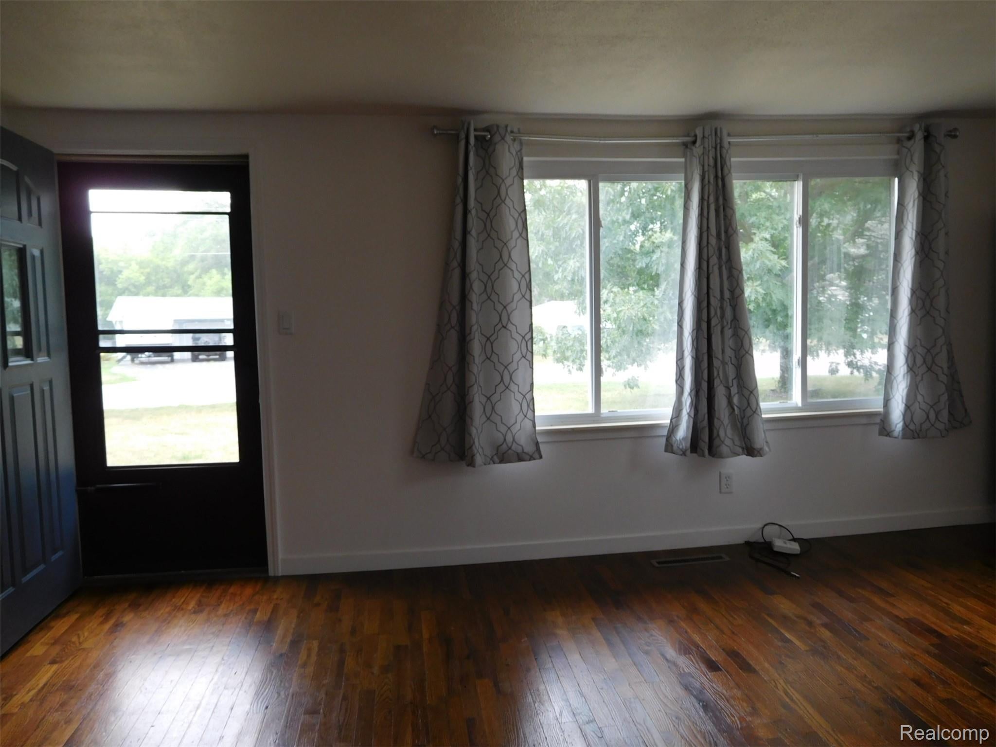 2043 Hillsdale Drive