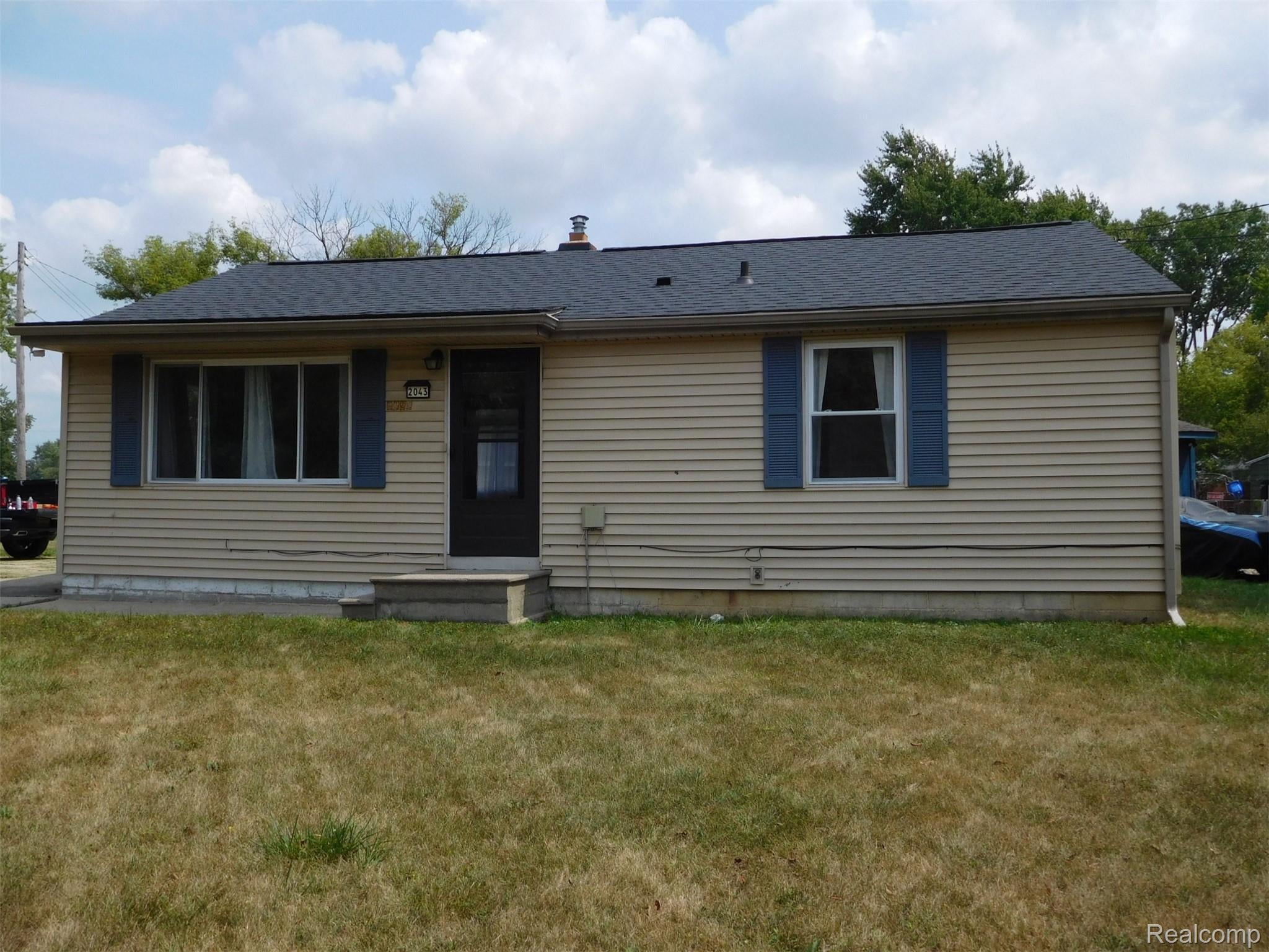 2043 Hillsdale Drive