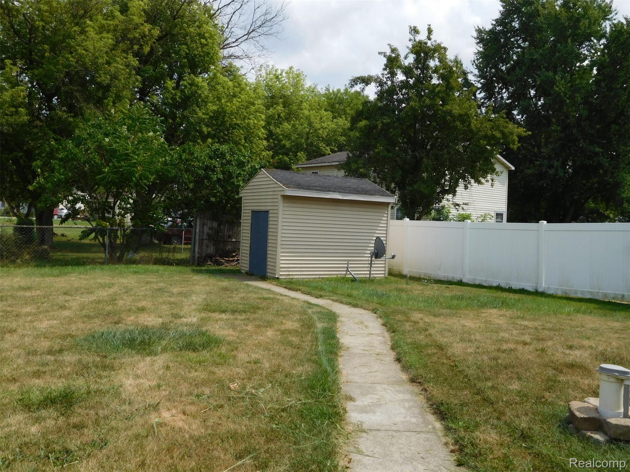 2043 Hillsdale Drive