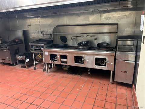 3854 E 13 Mile Road Warren City MI 48092