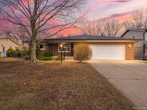 25748 Curie Avenue Warren City MI 48091