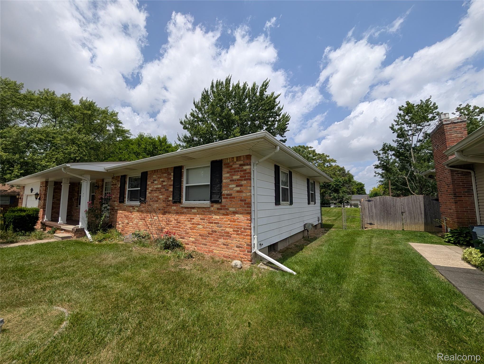 1444 Knollridge Lane