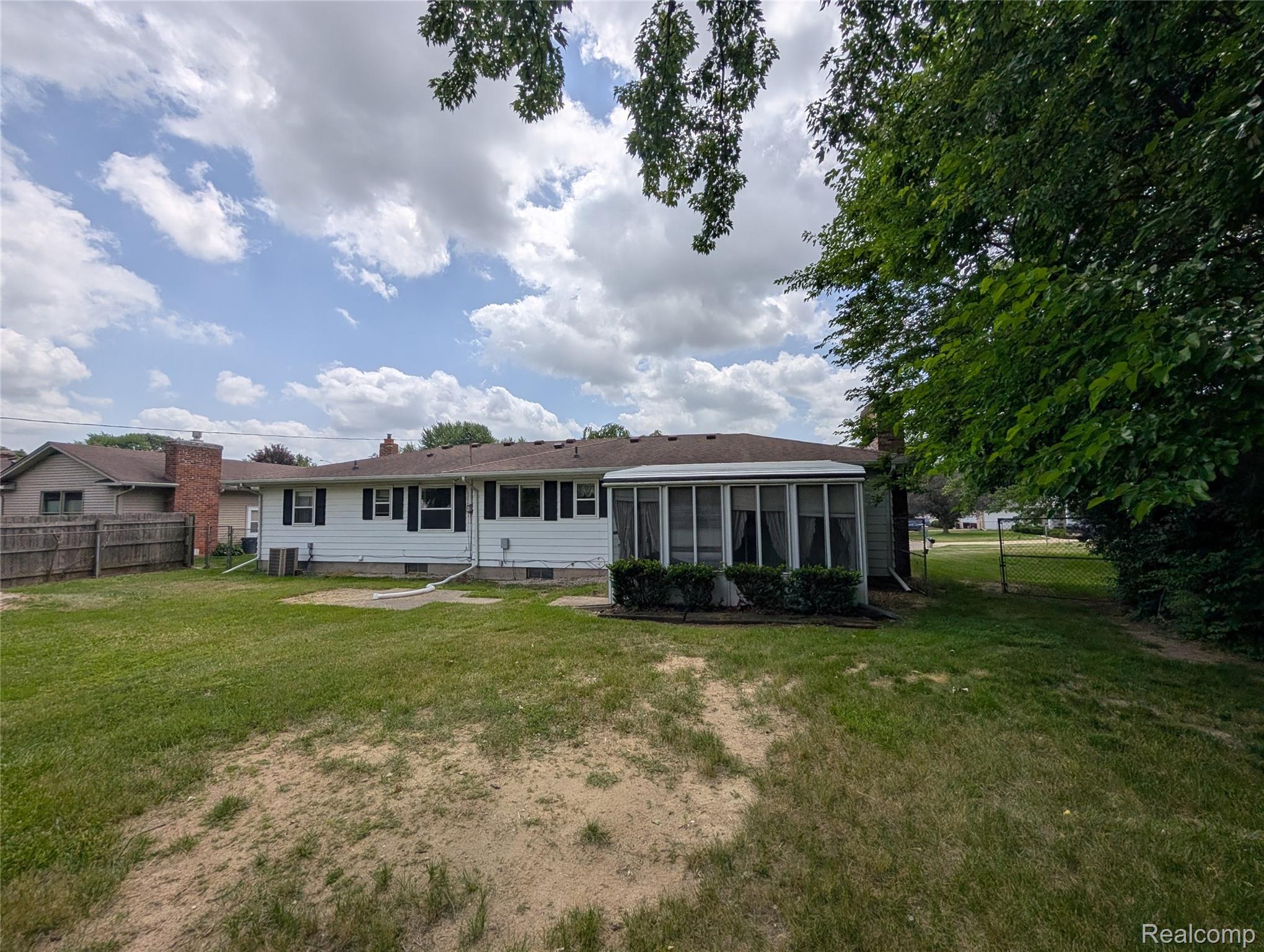 1444 Knollridge Lane