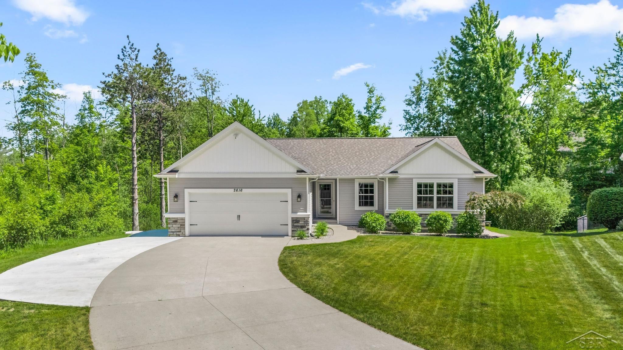2616 Deerwood Circle