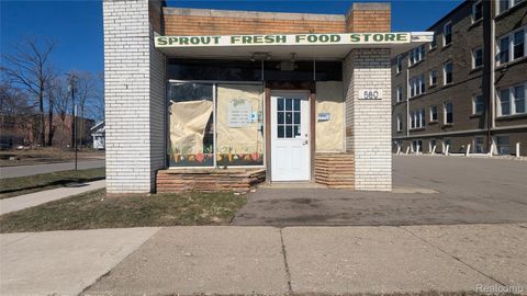 580 W Huron Street Pontiac City MI 48341