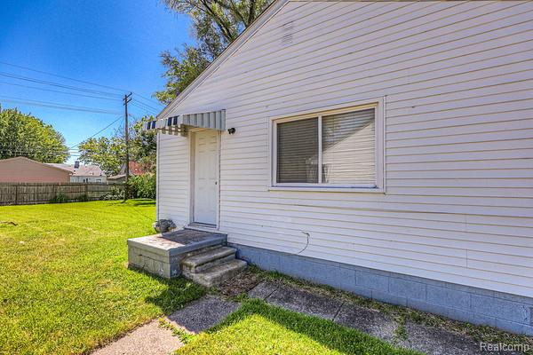 Madison Heights City, Michigan 48071, United States, 2 Bedrooms Bedrooms, ,1 BathroomBathrooms,Residential,Active,188131