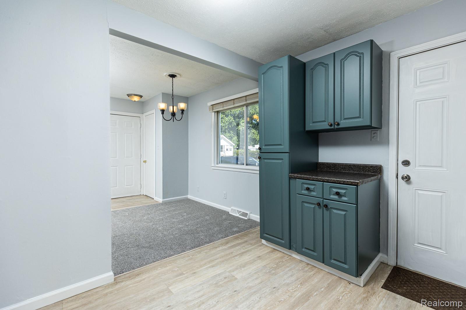 Madison Heights City, Michigan 48071, United States, 2 Bedrooms Bedrooms, ,1 BathroomBathrooms,Residential,Active,188131