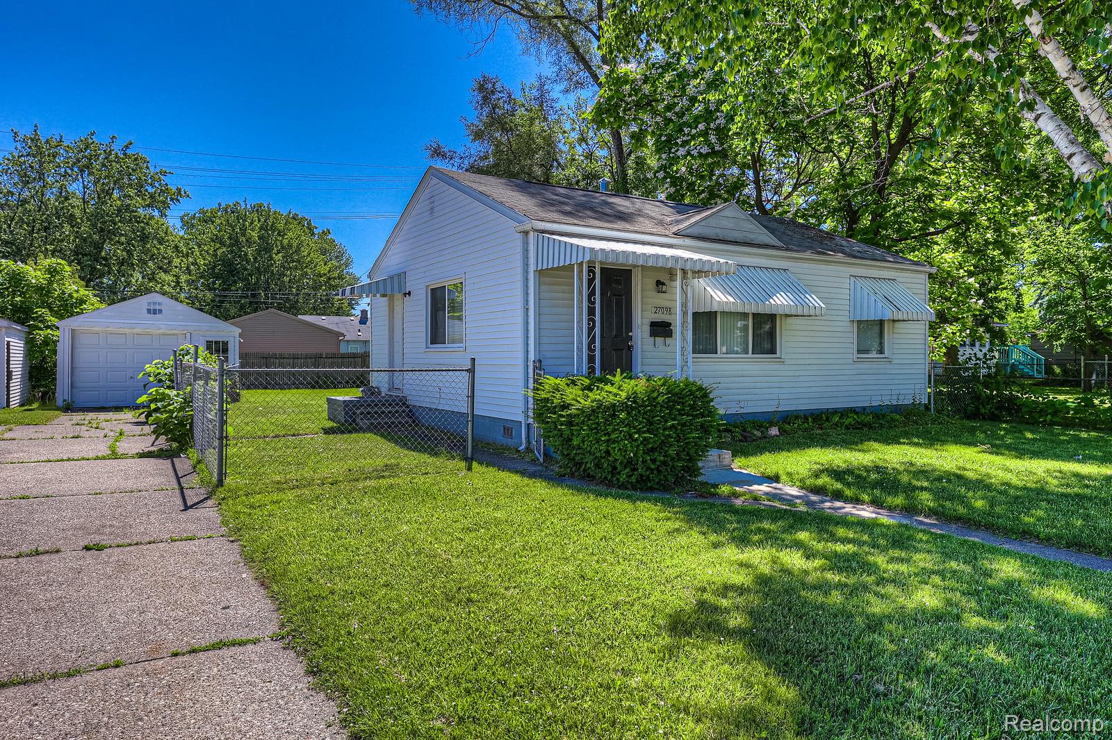 Madison Heights City, Michigan 48071, United States, 2 Bedrooms Bedrooms, ,1 BathroomBathrooms,Residential,Active,188131