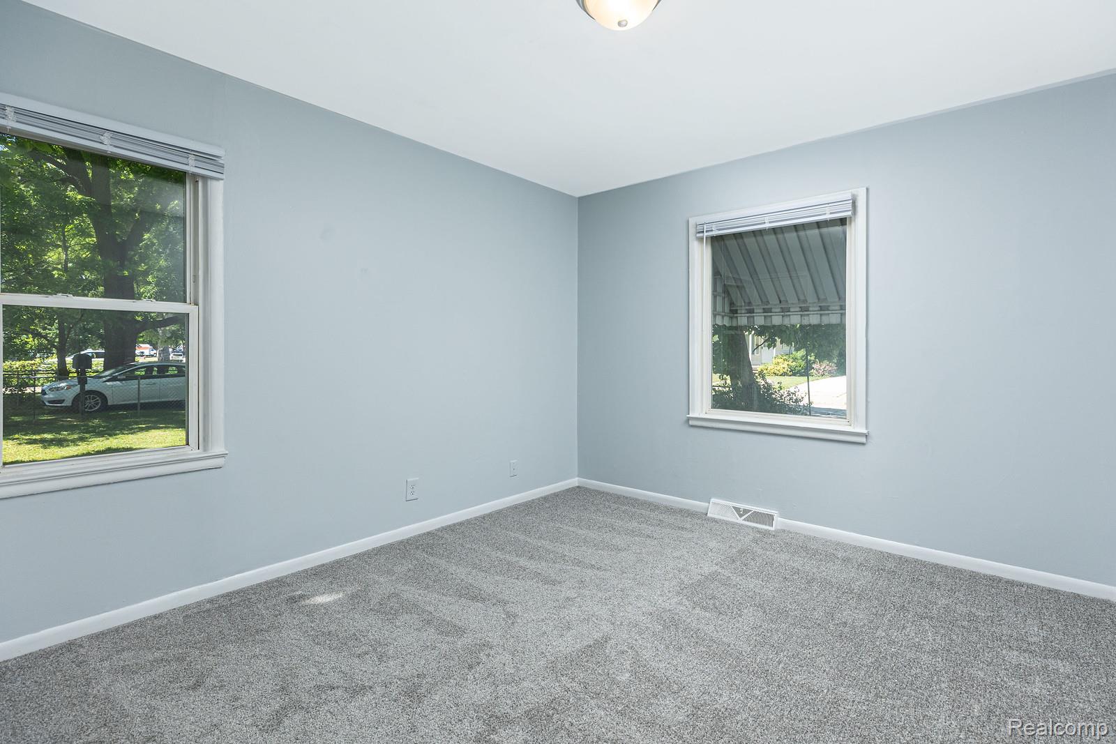 Madison Heights City, Michigan 48071, United States, 2 Bedrooms Bedrooms, ,1 BathroomBathrooms,Residential,Active,188131