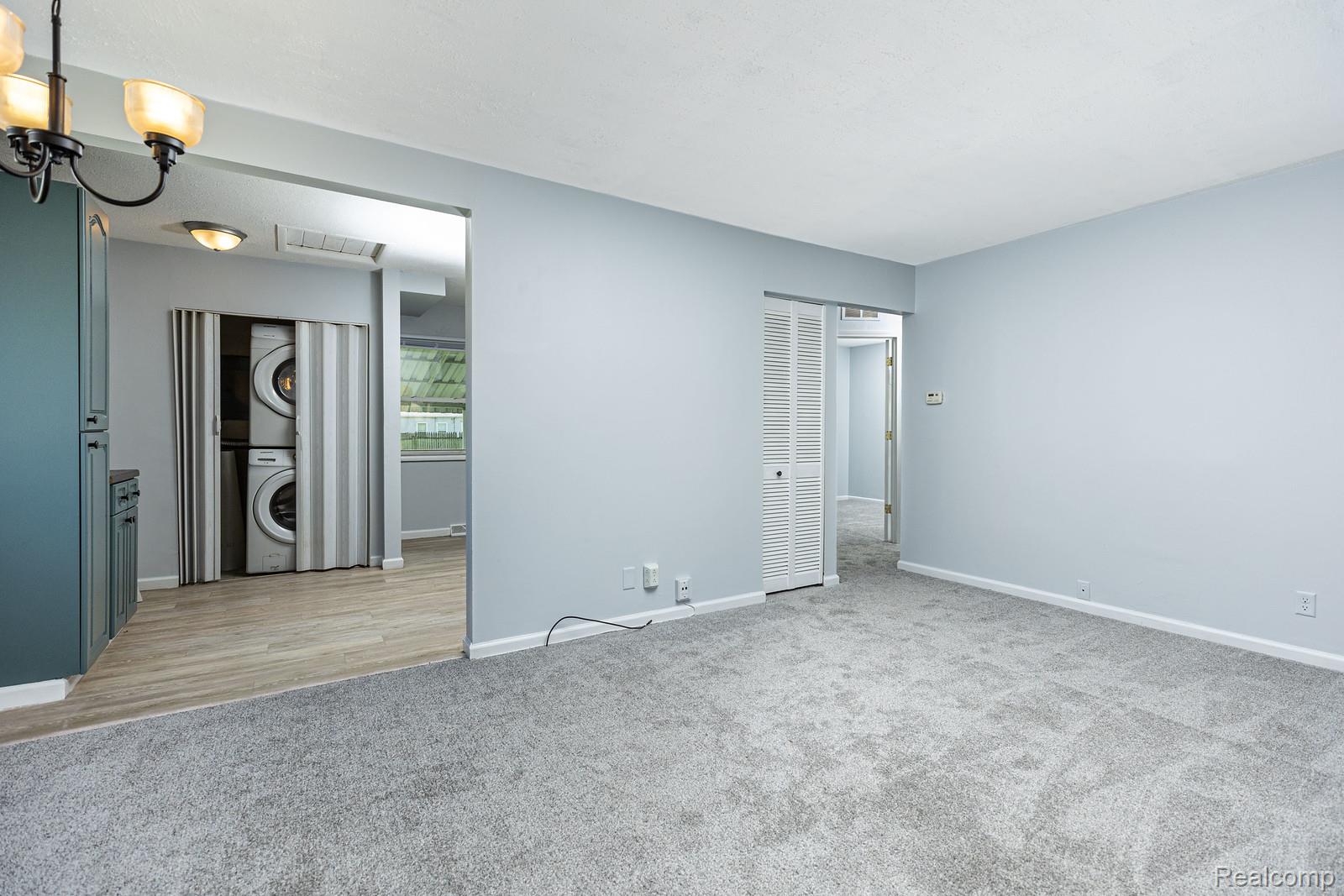 Madison Heights City, Michigan 48071, United States, 2 Bedrooms Bedrooms, ,1 BathroomBathrooms,Residential,Active,188131