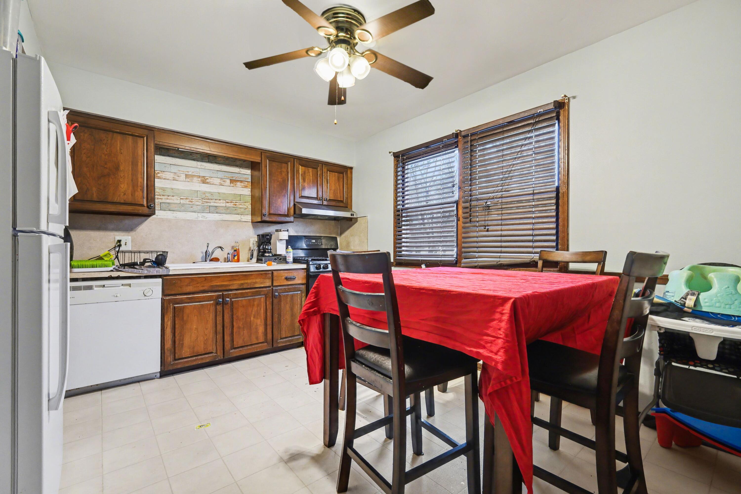 3990 Camelot Drive SE