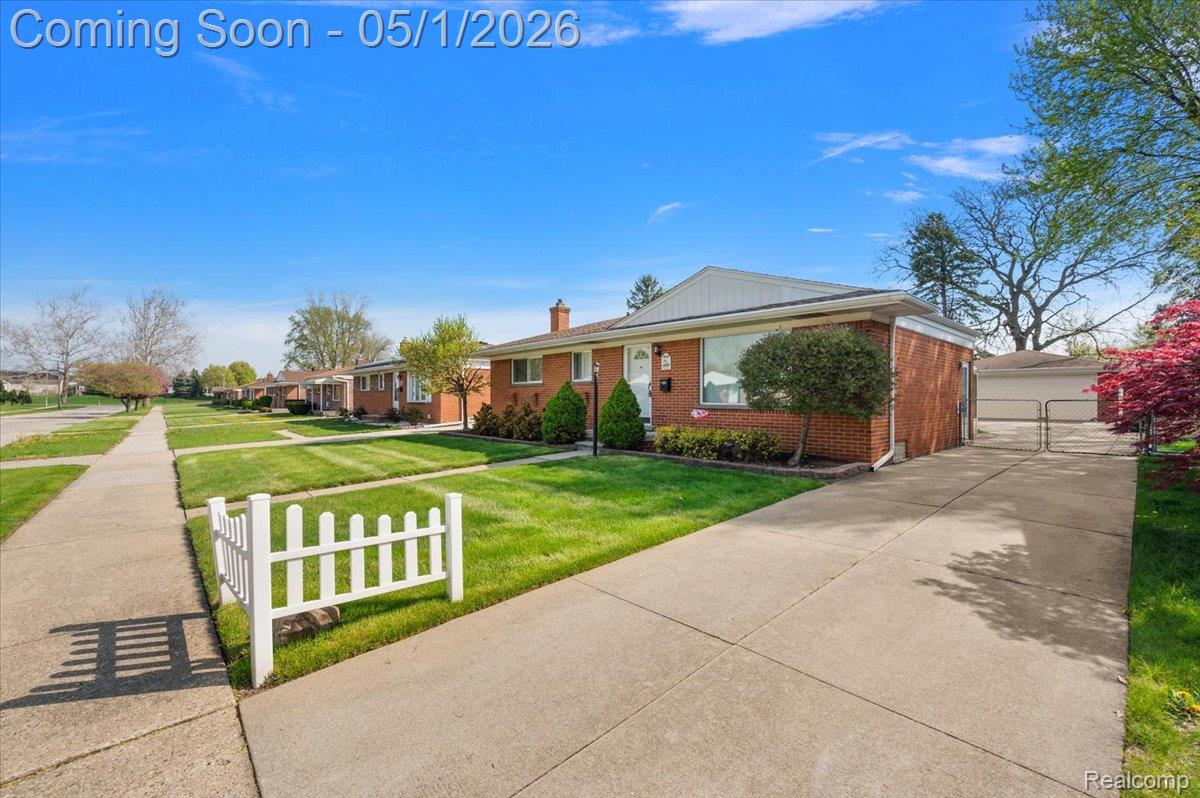 28696 Patricia Avenue