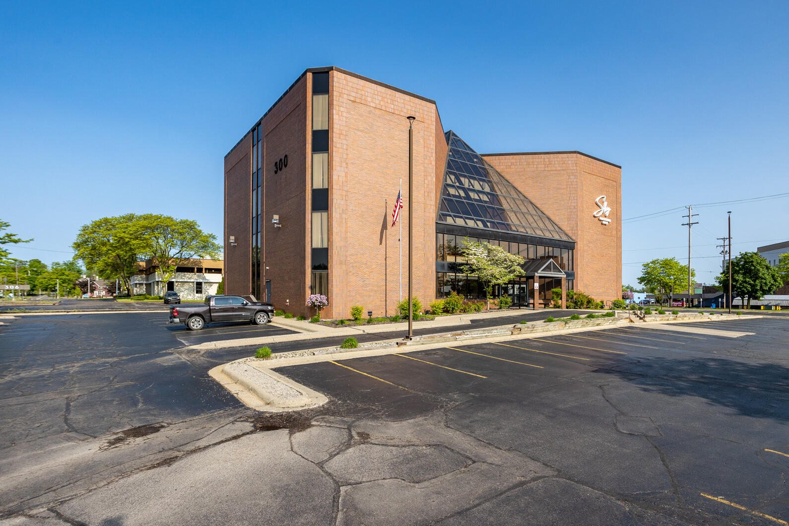 300 W Washington Avenue