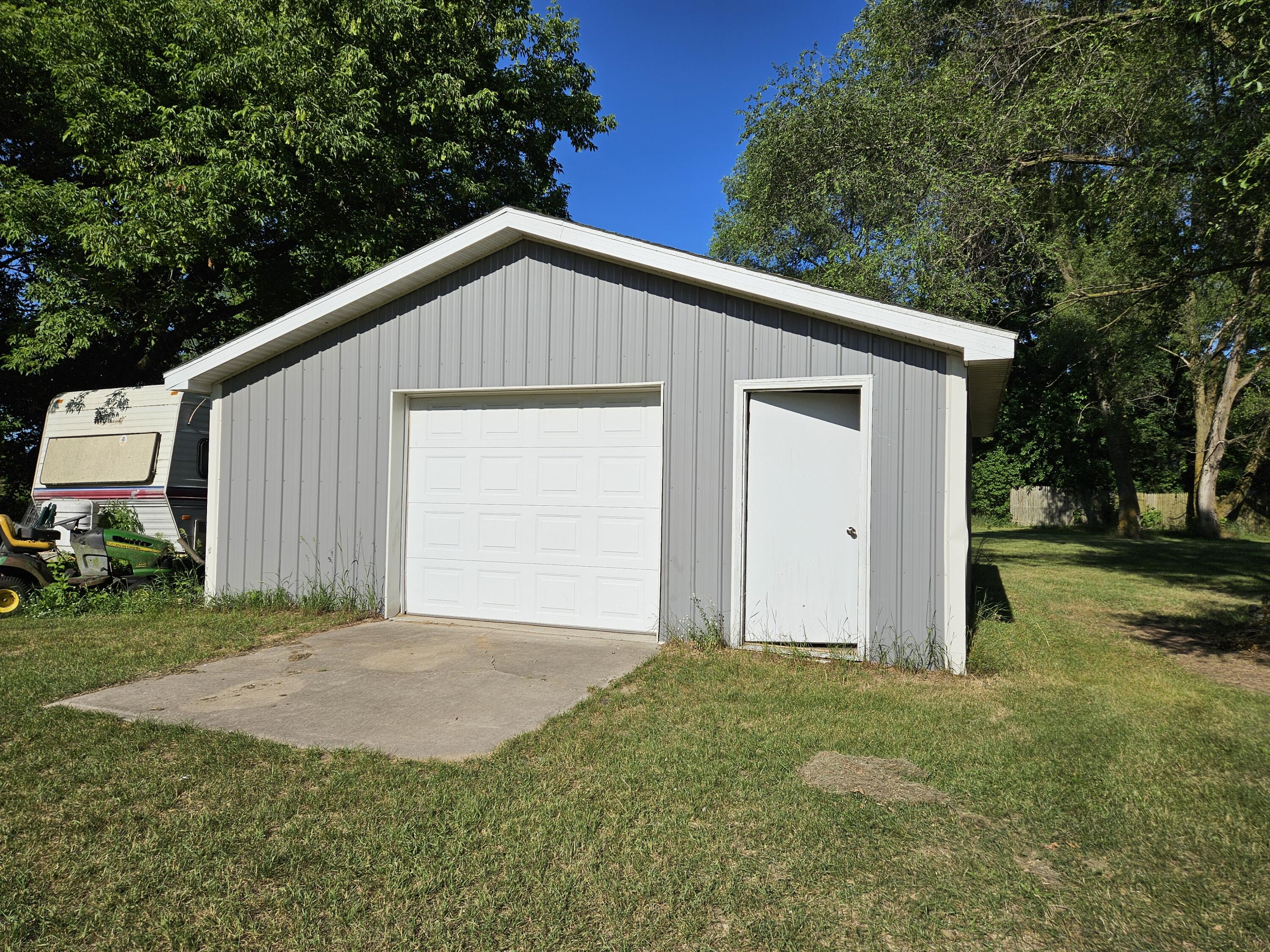 8991 W 1 Mile Road