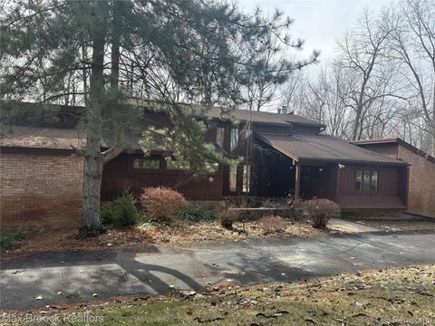 4623 Patrick Road West Bloomfield Charter Township MI 48322