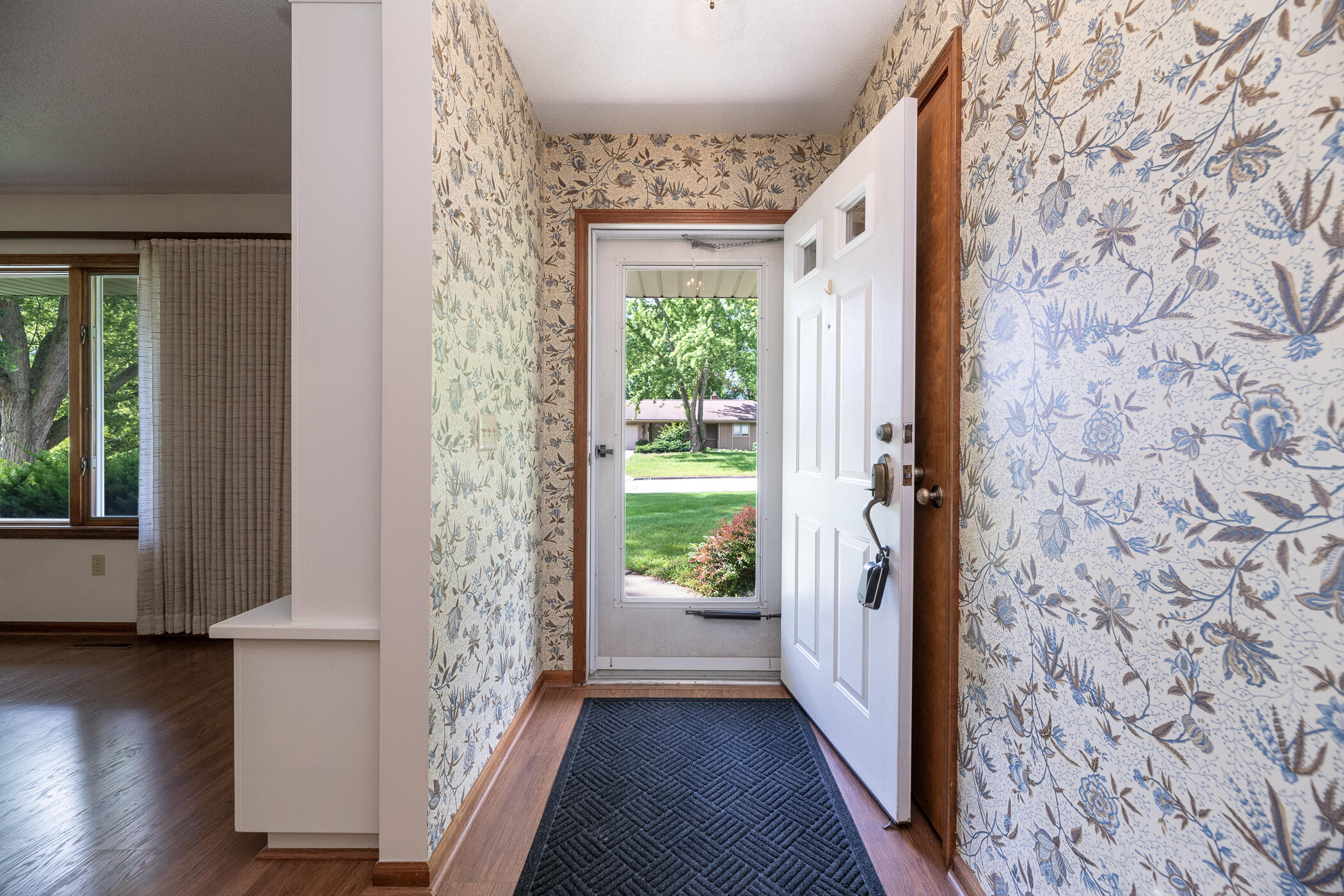 6124 Old Log Trail