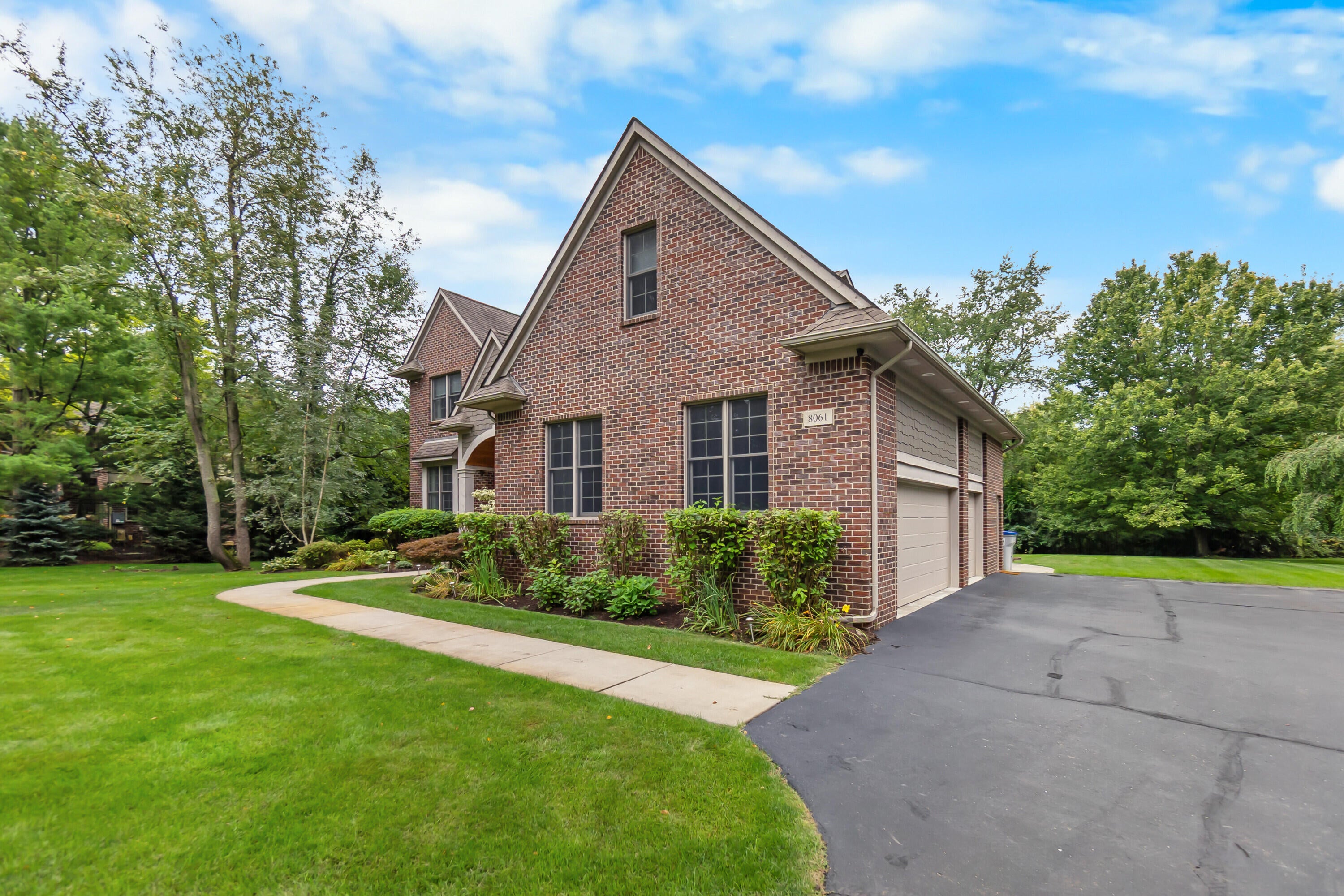 8061 Pine Ridge Court