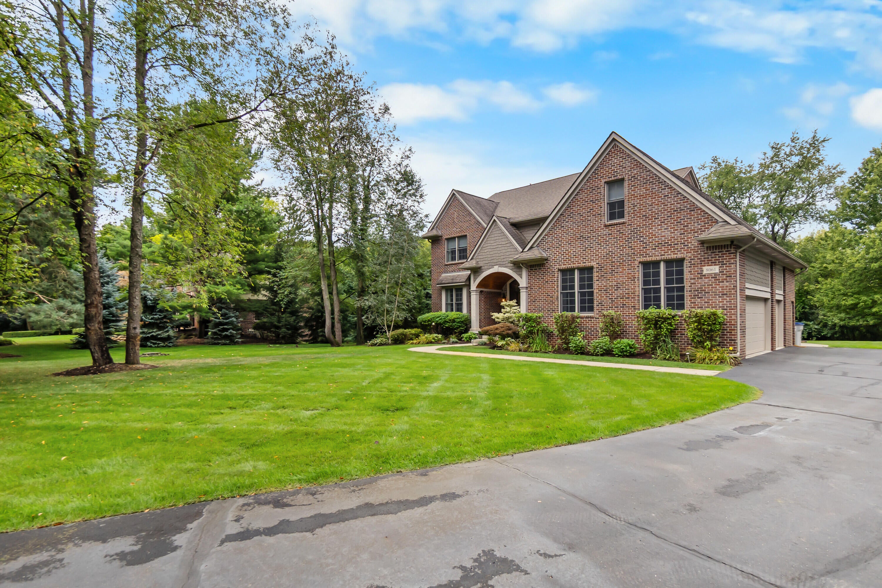 8061 Pine Ridge Court