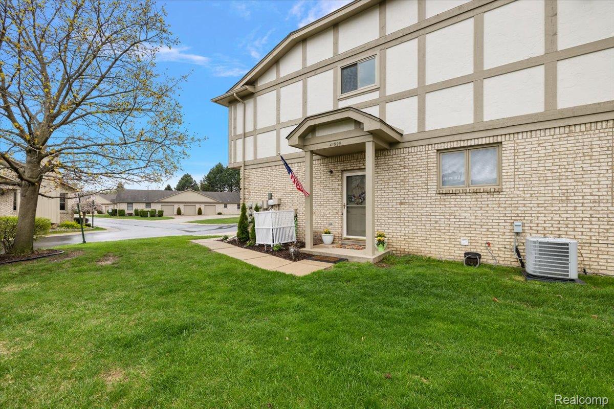 41999 King Edward Court