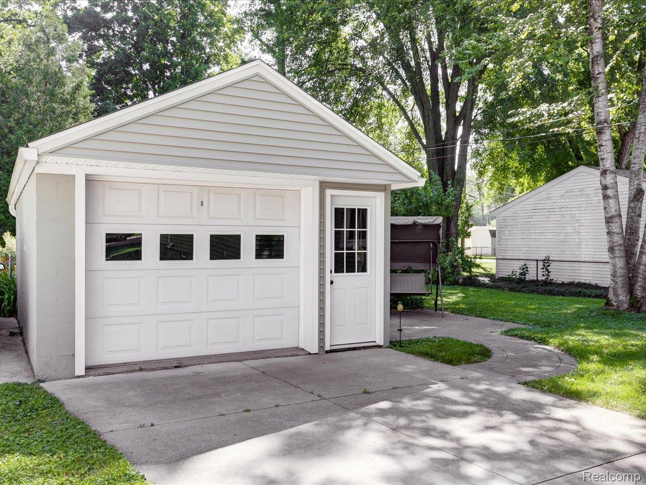Port Huron City, Michigan 48060, United States, 3 Bedrooms Bedrooms, ,2 BathroomsBathrooms,Residential,Active,182517