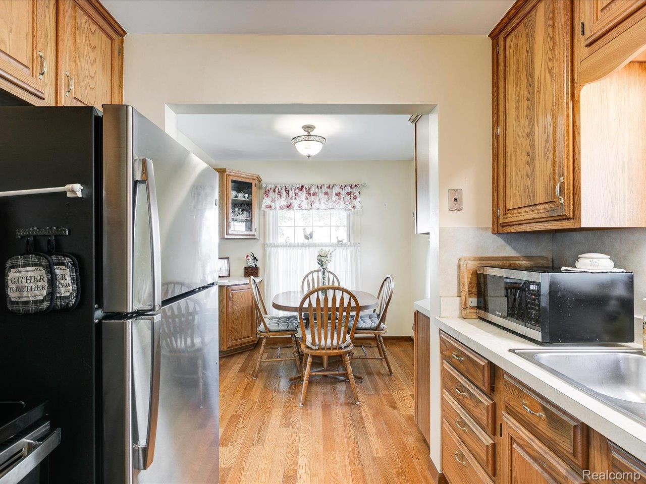 Port Huron City, Michigan 48060, United States, 3 Bedrooms Bedrooms, ,2 BathroomsBathrooms,Residential,Active,182517