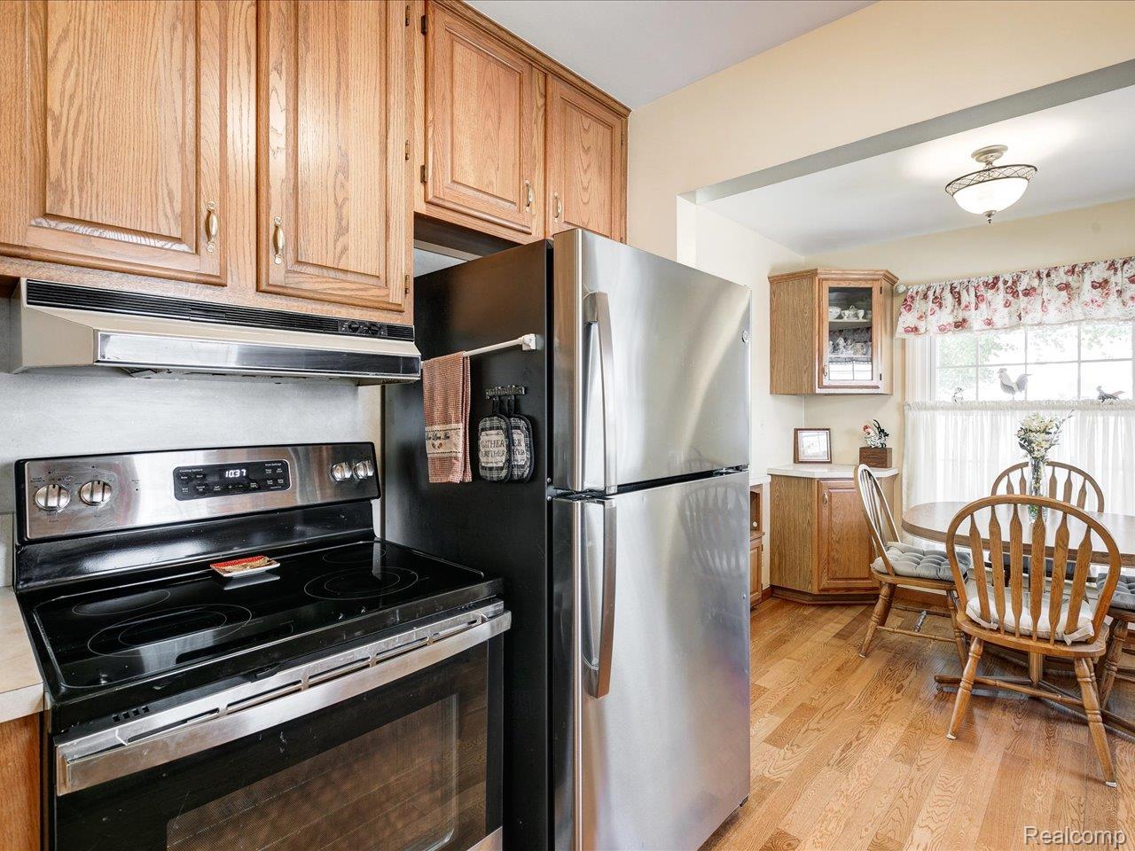 Port Huron City, Michigan 48060, United States, 3 Bedrooms Bedrooms, ,2 BathroomsBathrooms,Residential,Active,182517