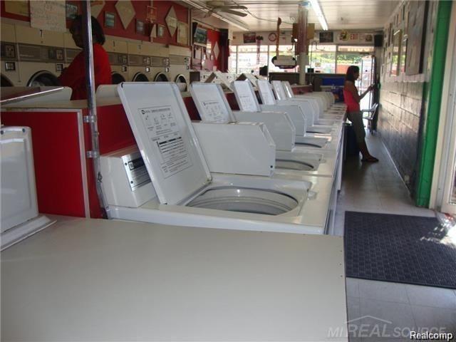 4852 S Beech Daly Street