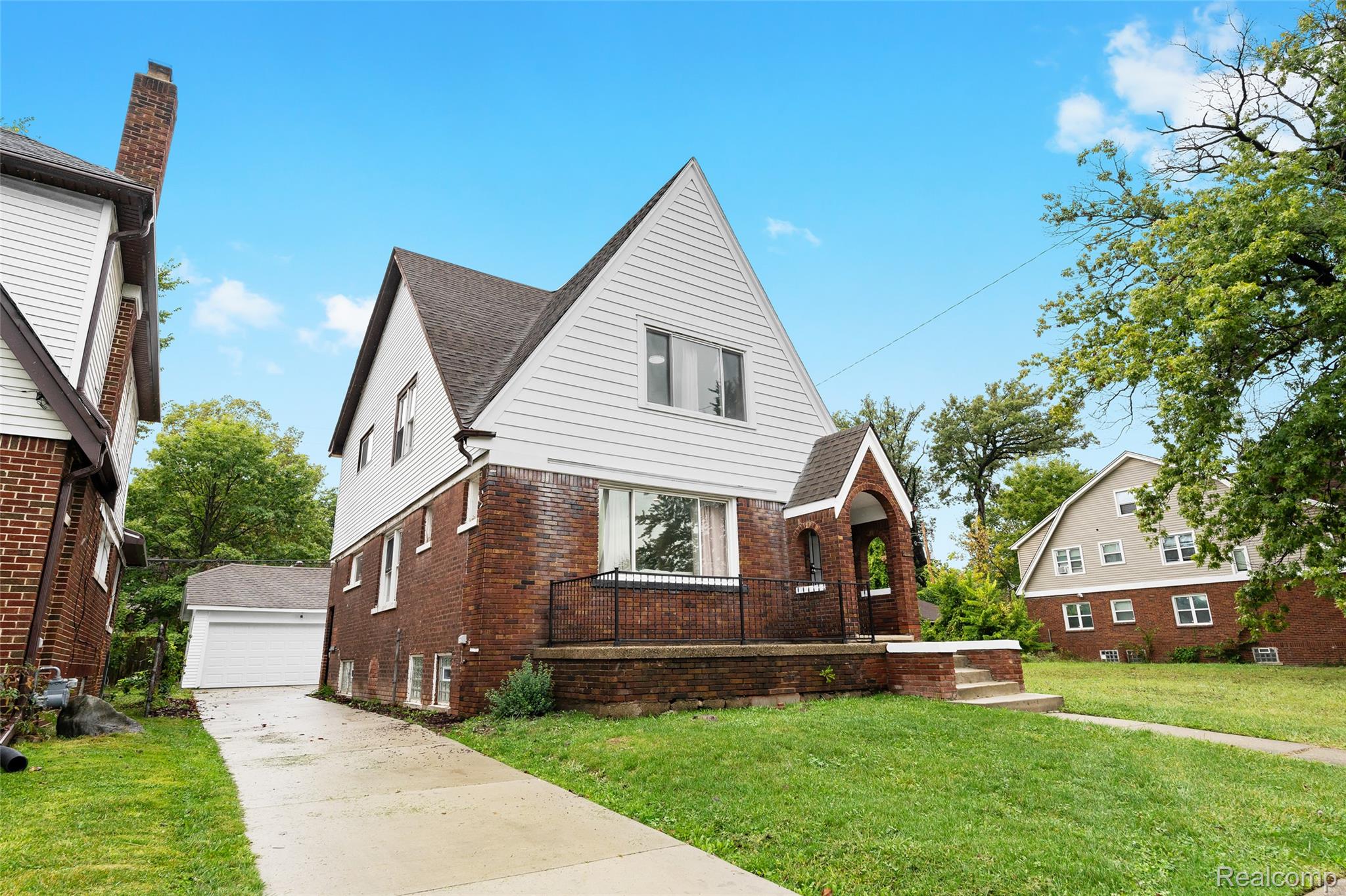 5059 Buckingham Avenue