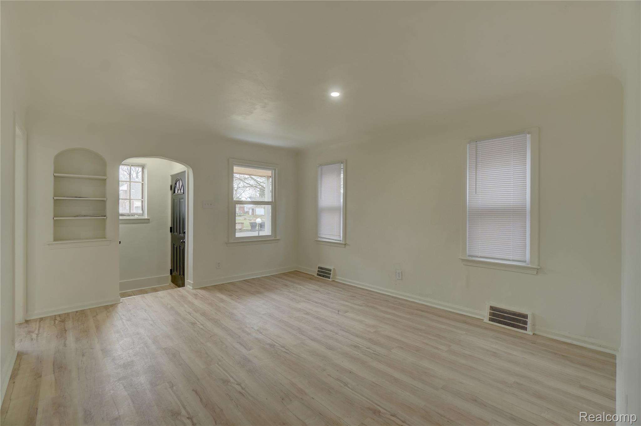 17388 Teppert Street NE