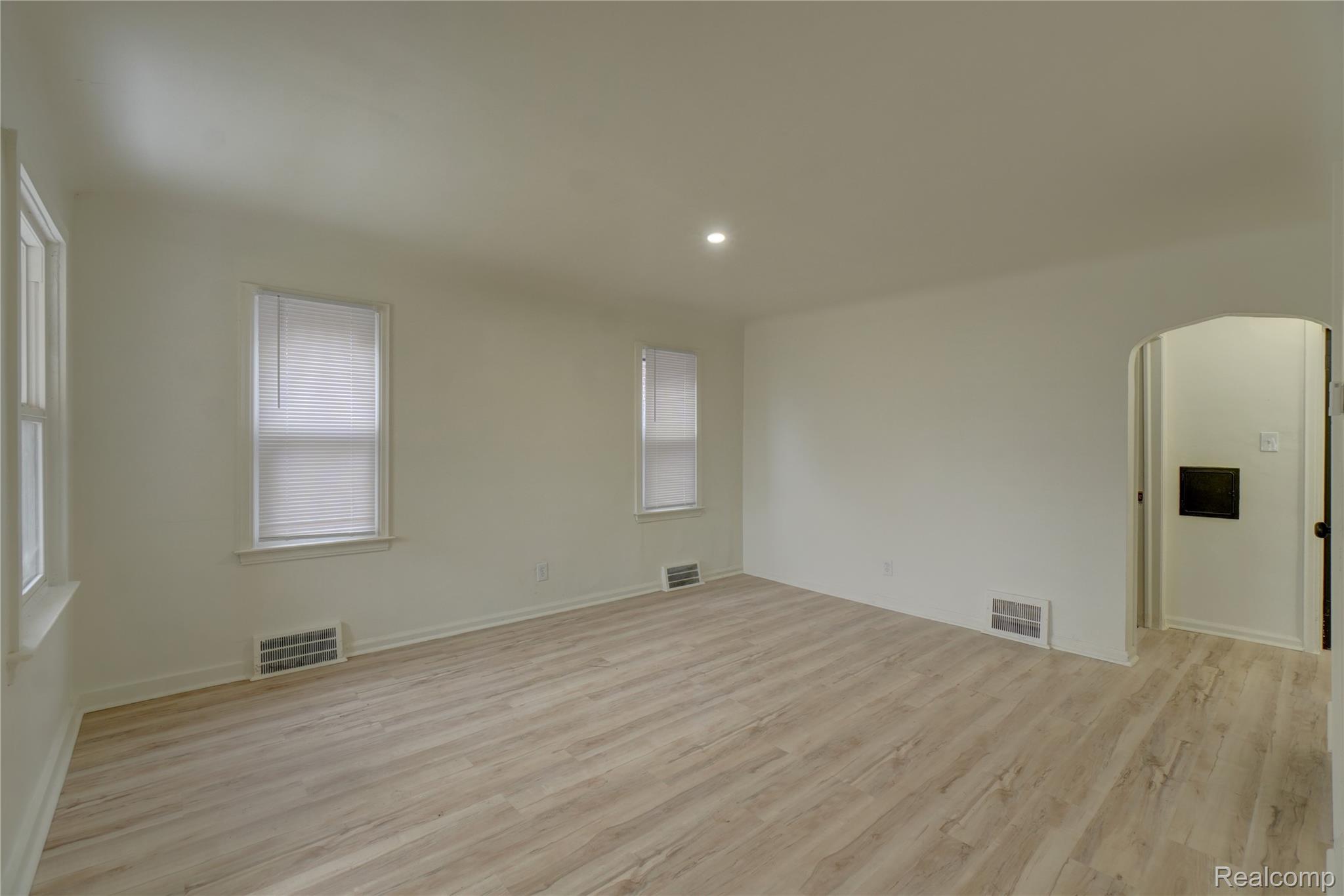 17388 Teppert Street NE