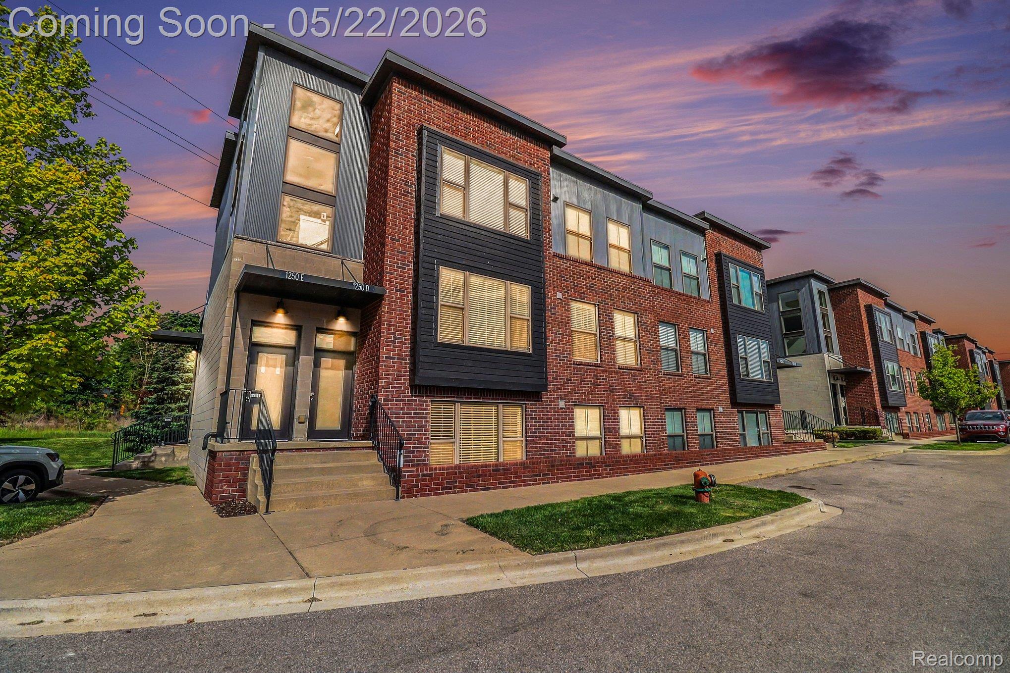 1250 DIAMOND Court E