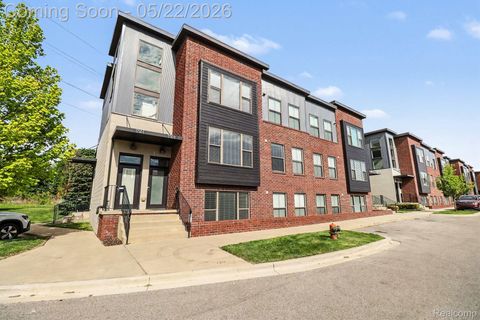 Photo of 1250 DIAMOND Court #E, Royal Oak City, MI 48067 (MLS # 20261035649)