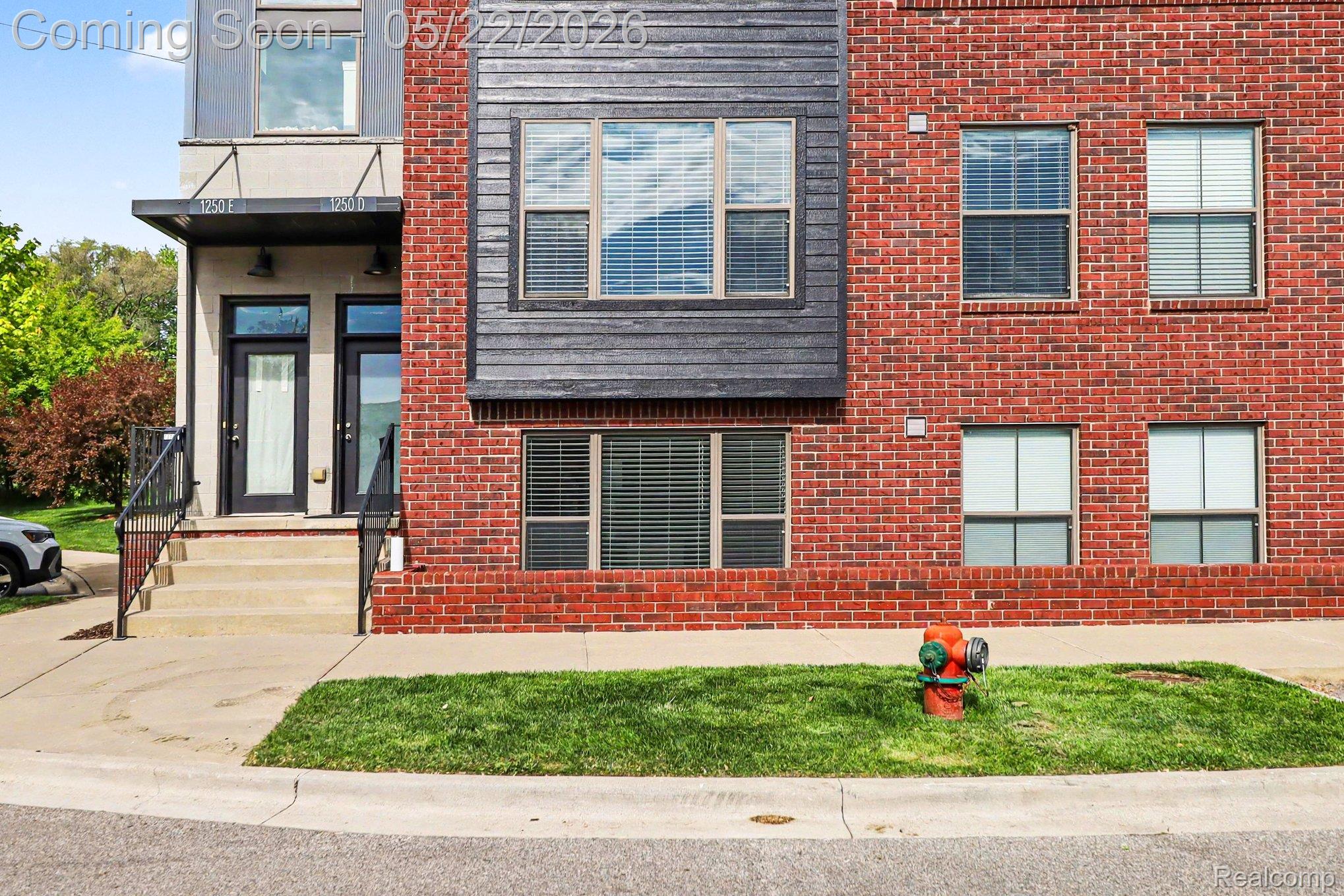 1250 DIAMOND Court E