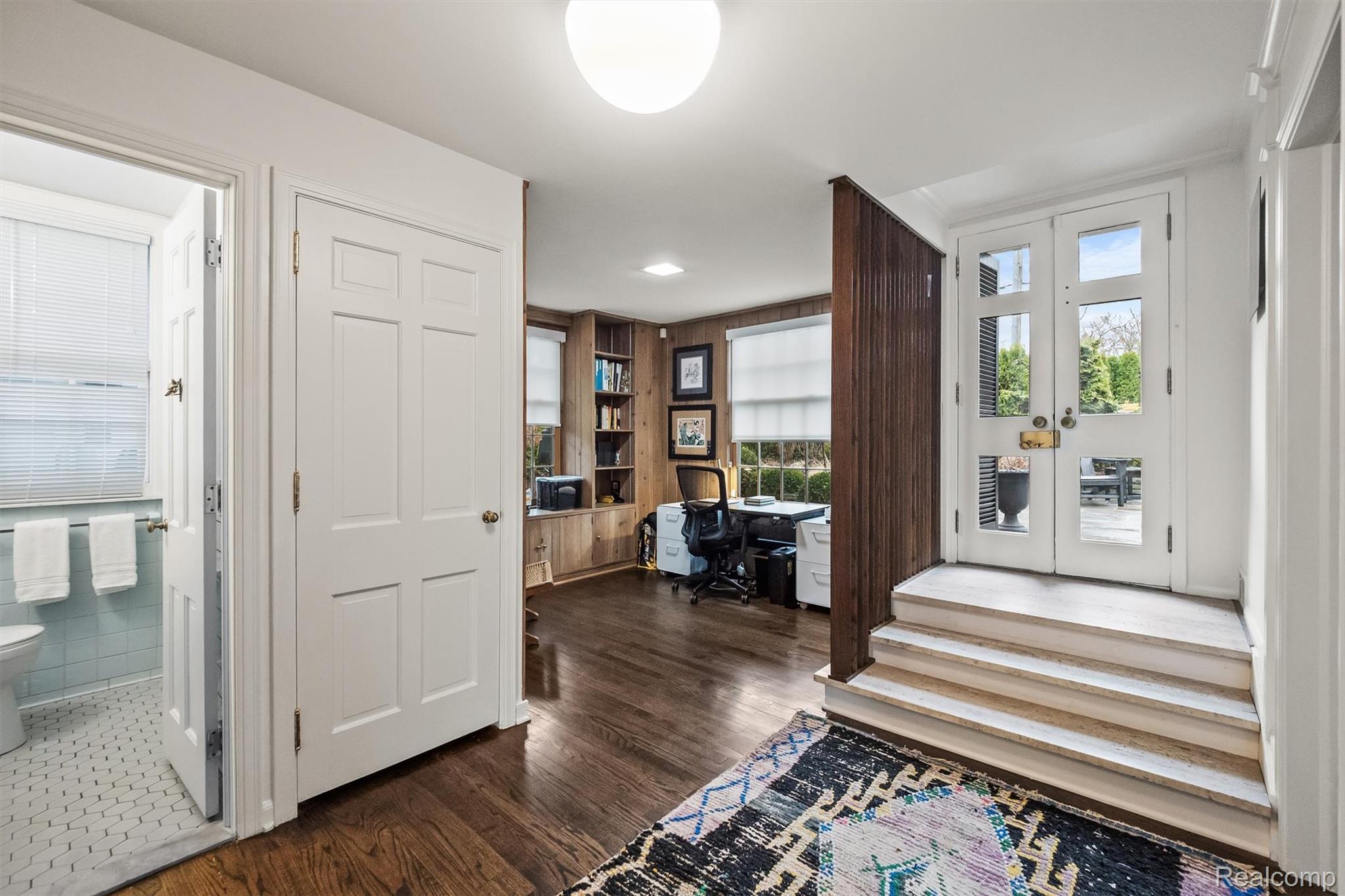951 Twin Oaks Lane
