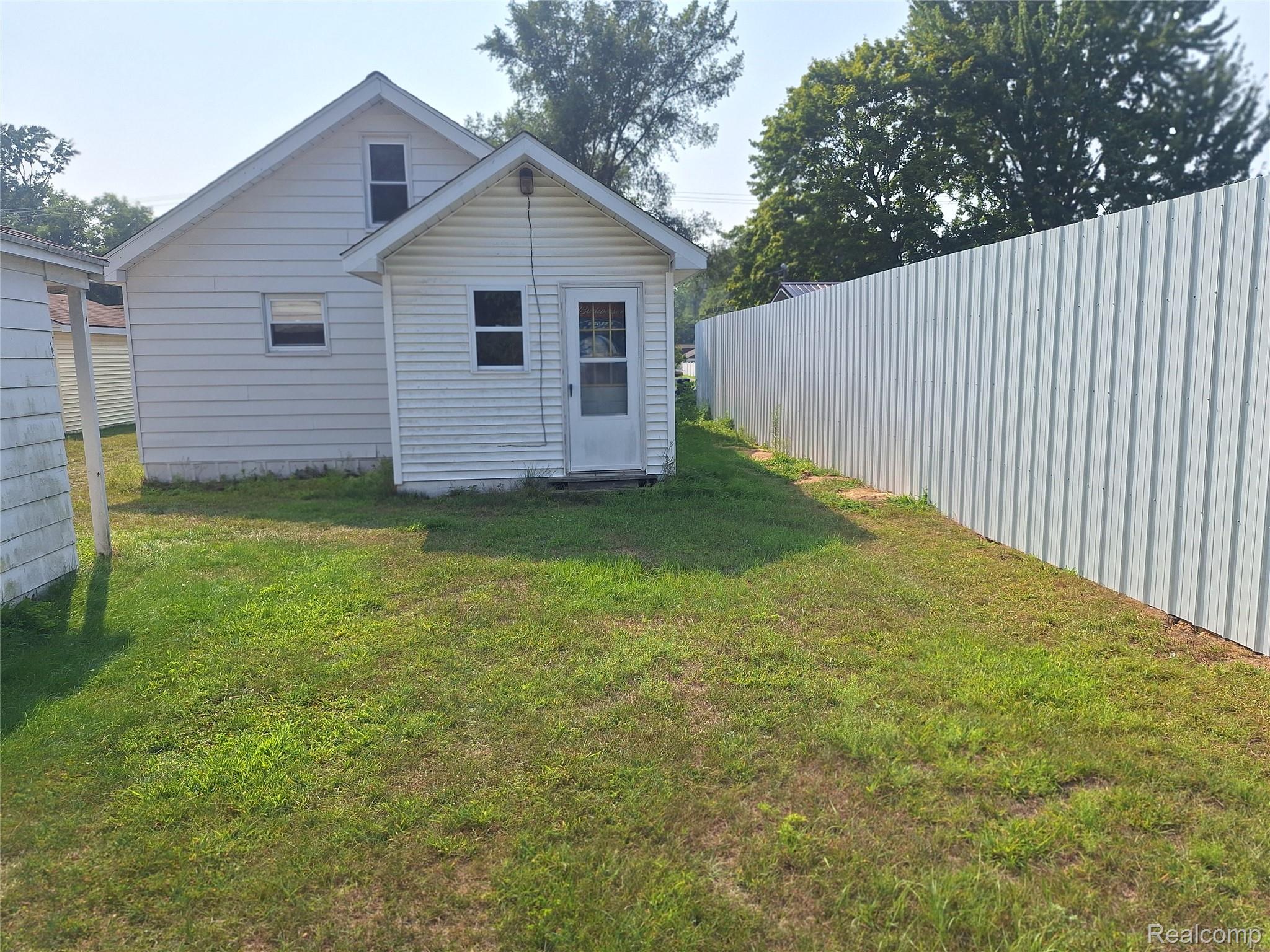 595 S RIVER Road