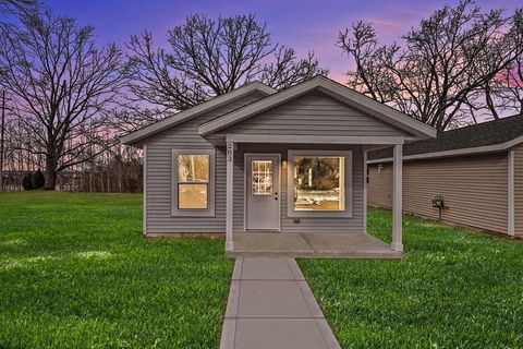 283 E Walton Avenue Muskegon City MI 49442