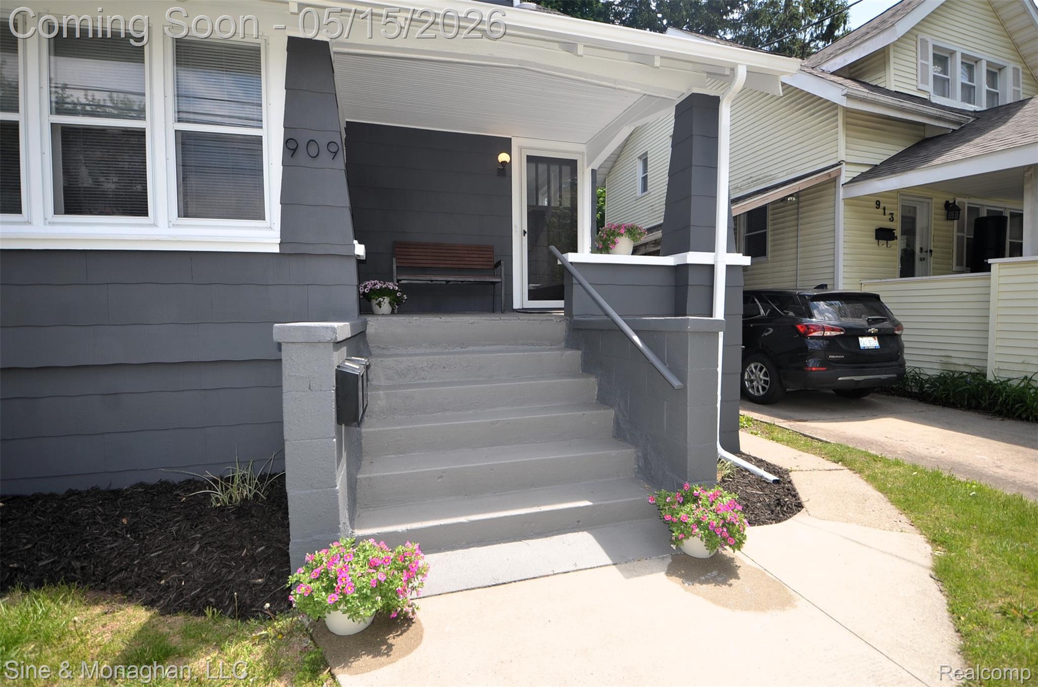 909 Knowles Street