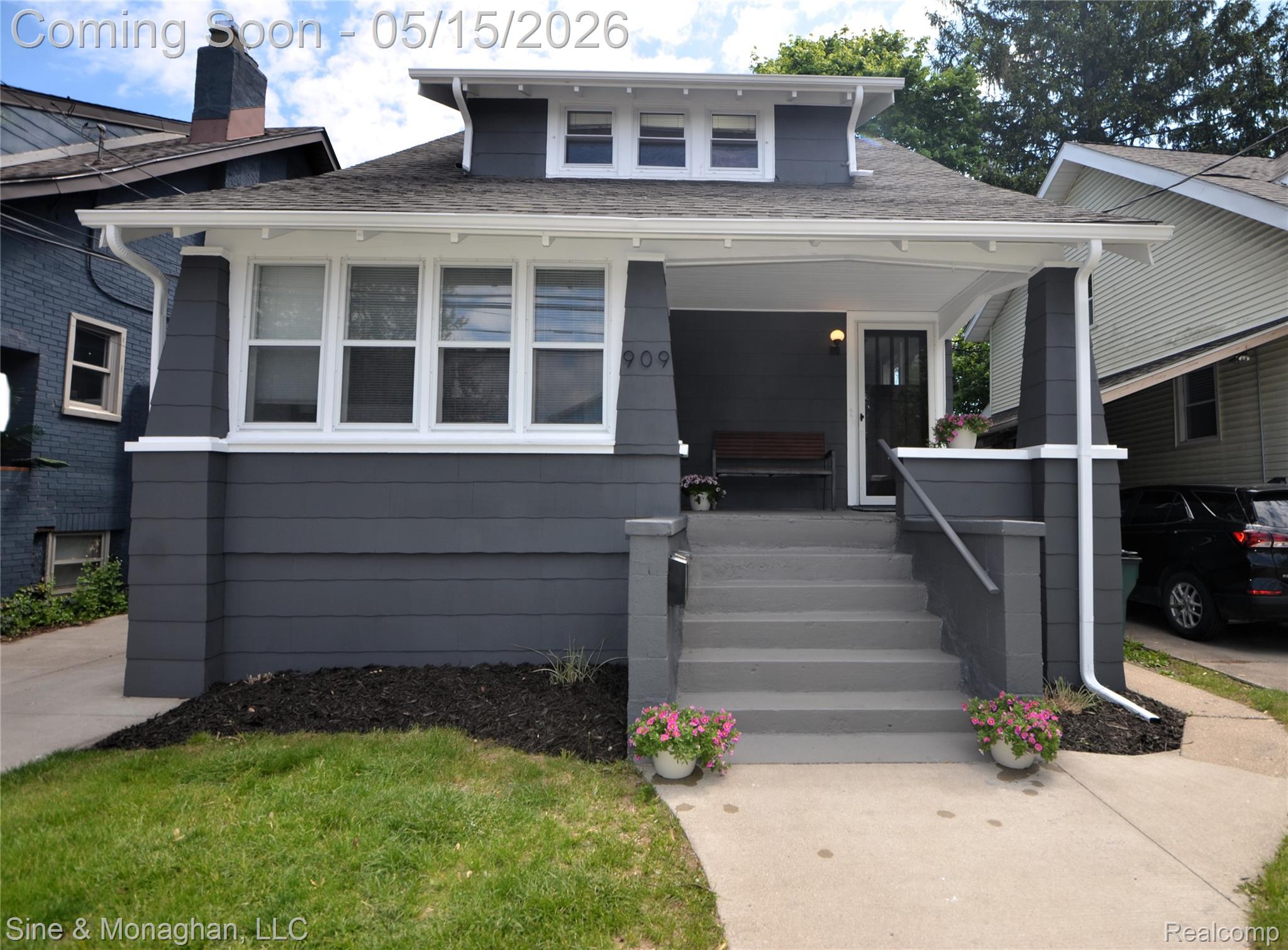 909 Knowles Street