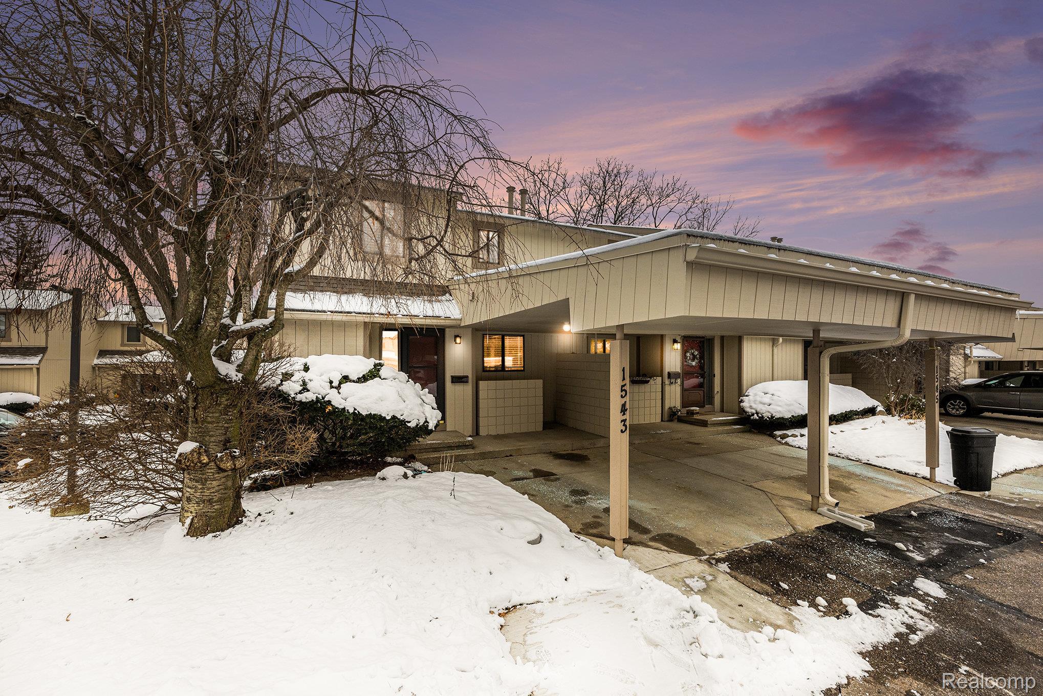 1543 Charter Oak Drive