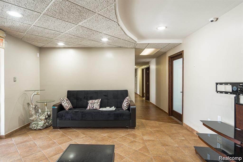 16825 W Warren Avenue