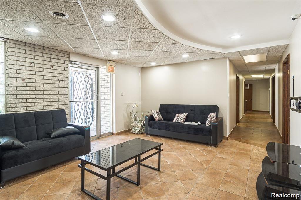 16825 W Warren Avenue