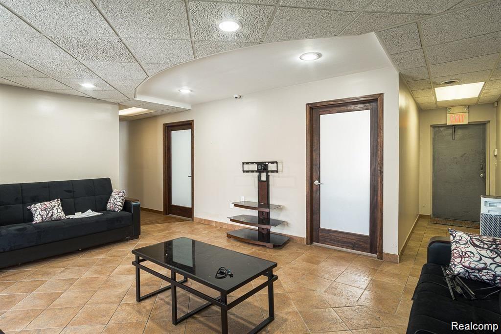 16825 W Warren Avenue