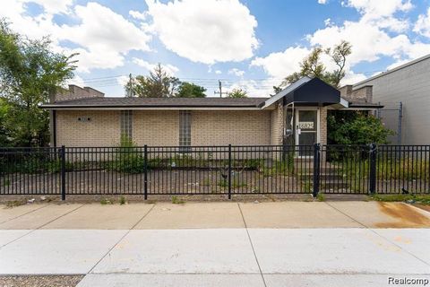 16825 W Warren Avenue Detroit City MI 48228